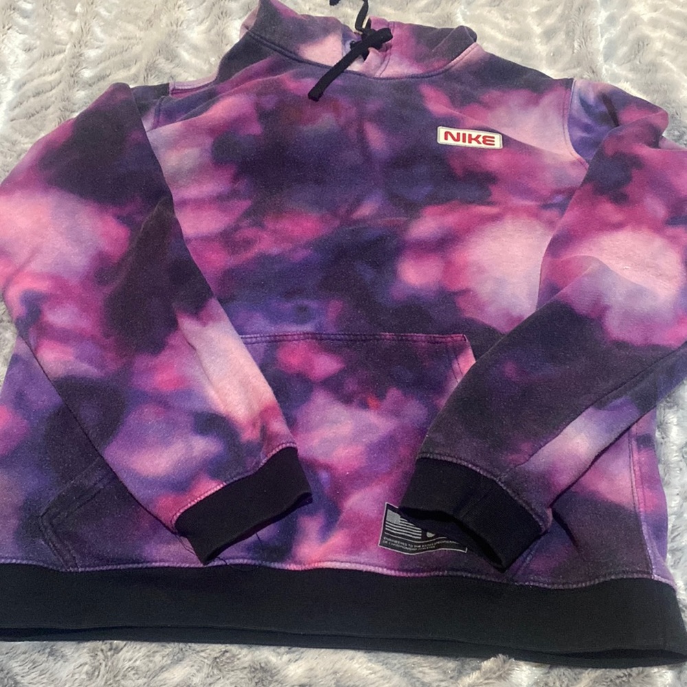 nike sweatshirt